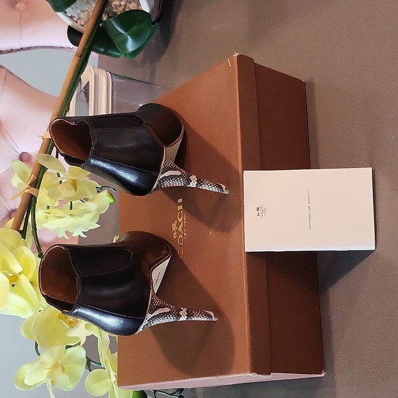 Vintage Black w/ snakeskin heel bootie! RARE CLASSY FIND! - Picture 9 of 15